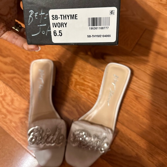 Betsy Johnson Bride Slides - Picture 4 of 5